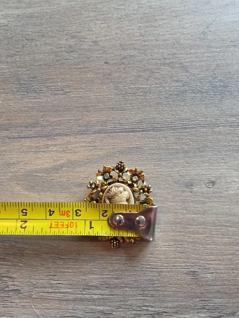 N/A elegant gold